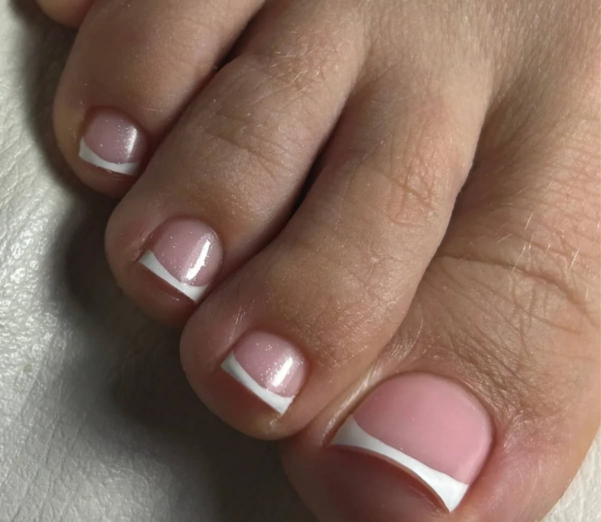 ✔️Pedicure hybrydowy + opracowanie pięt